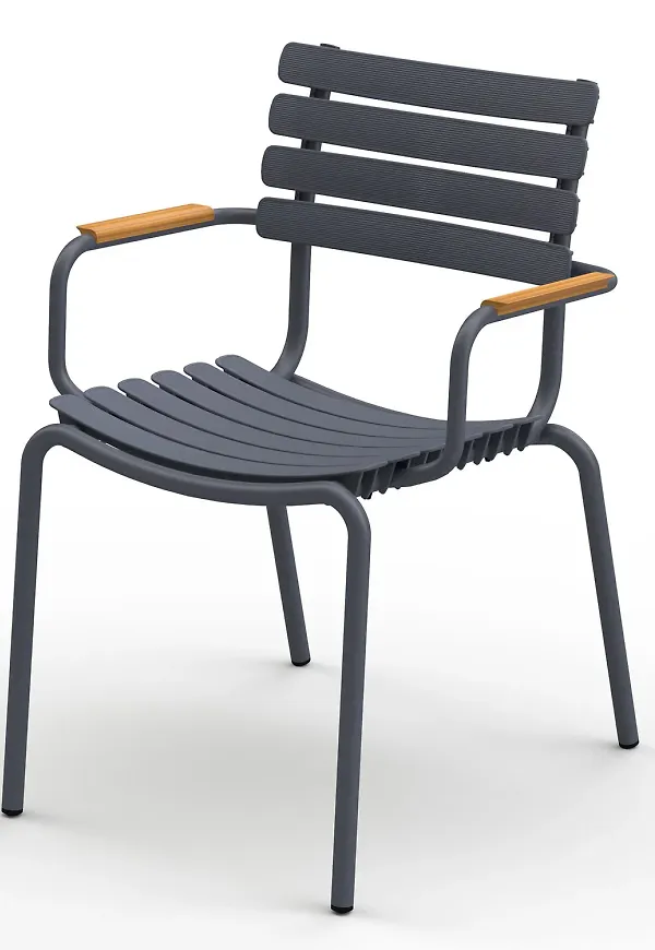 Jättefin Stol som passar bra vid många olika tillfällen.