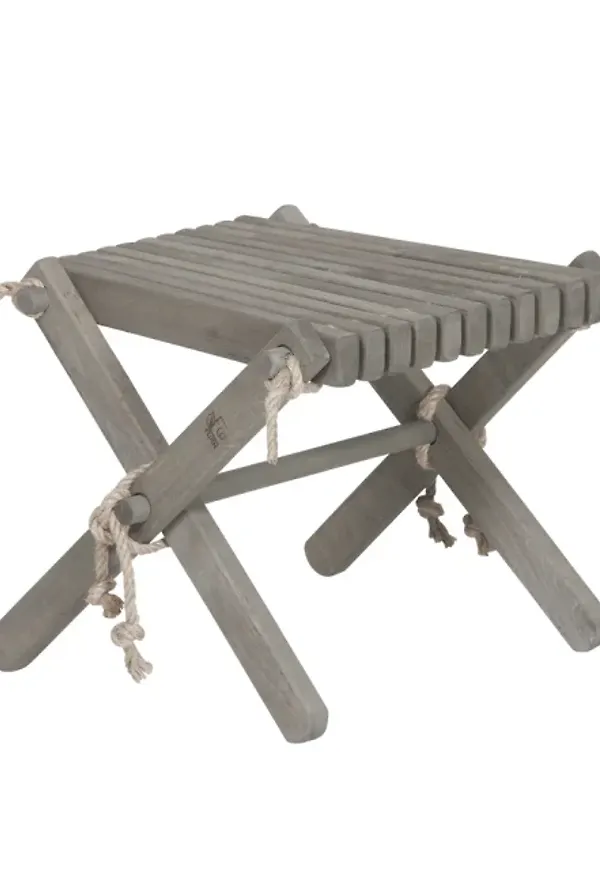 Komfortabel grå fotpall i björk från Brafab.