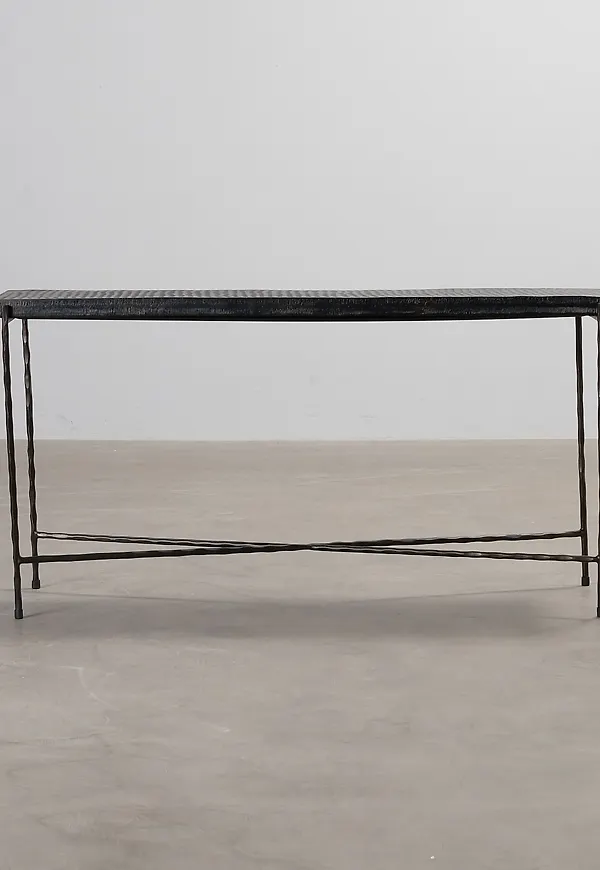 Fin konsolbord 2024 från Richmond Interiors.