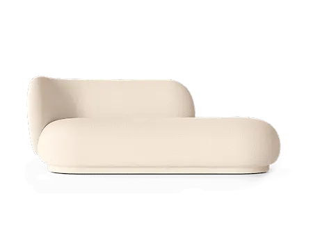 Härlig vit fåtölj 2025 från FERM LIVING.