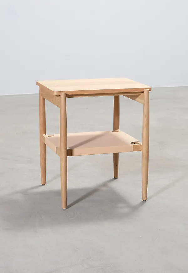 Jättefin ekmatbord 2025 från Design Within Reach.