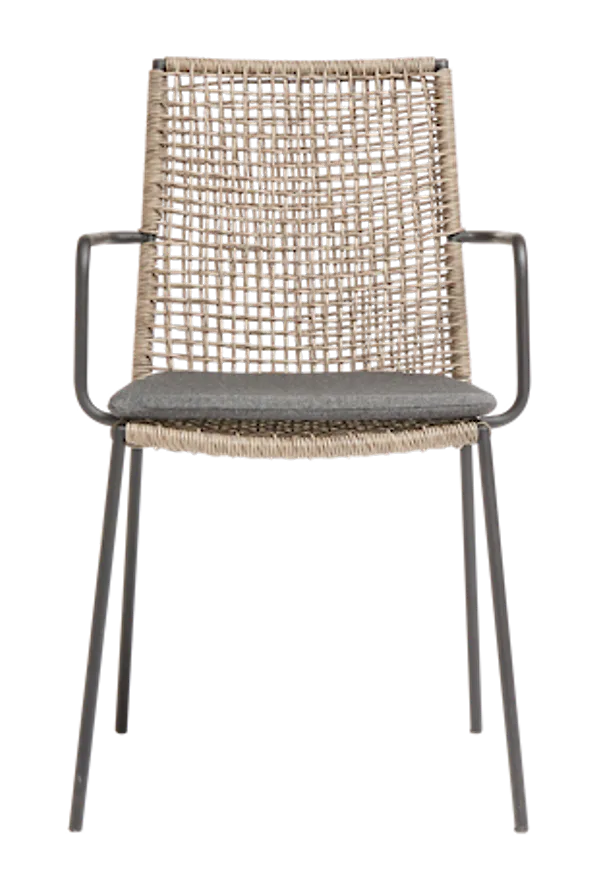 Ikonisk utemöbel i valnöt från Muubs.