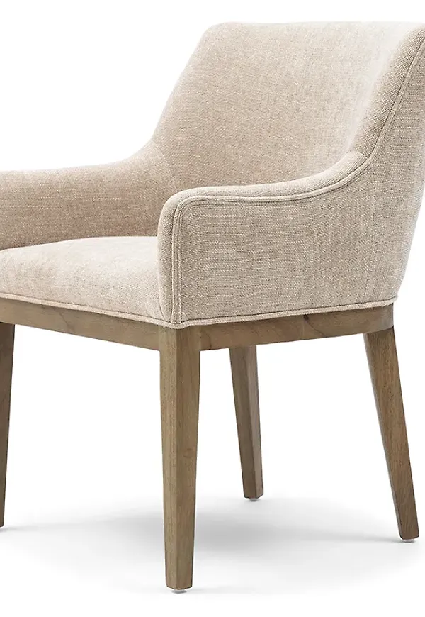 Supersnygg karmstol i ek från Riviera Maison.