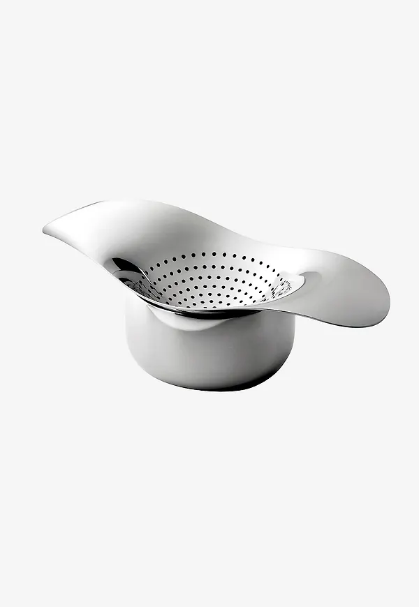 Otroligt snygg durkslag i silver från Robert Welch.