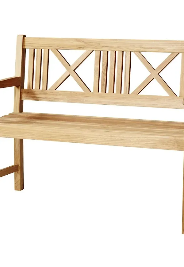 Trendig bord i teak från Cinas.