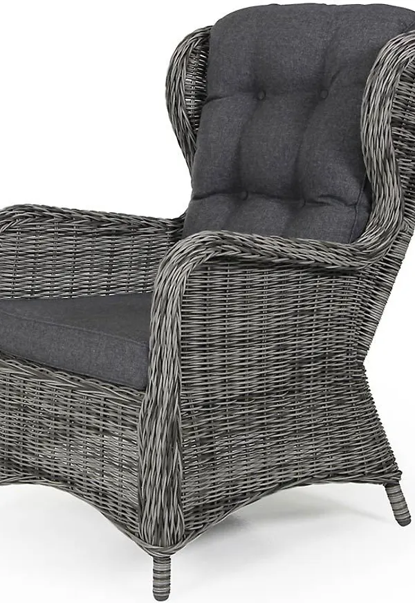 Skön bord som passar bra vid många olika tillfällen.