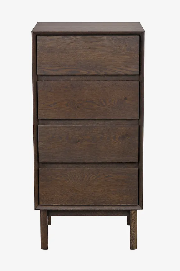 Härlig byrå i brun färg gjord i ek.