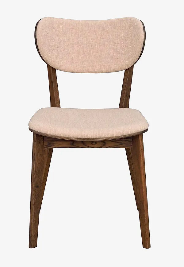 Elegant matstol i brun färg gjord i ek.