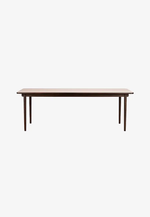 Komfortabel matbord i ek 2026 från Rowico Home.