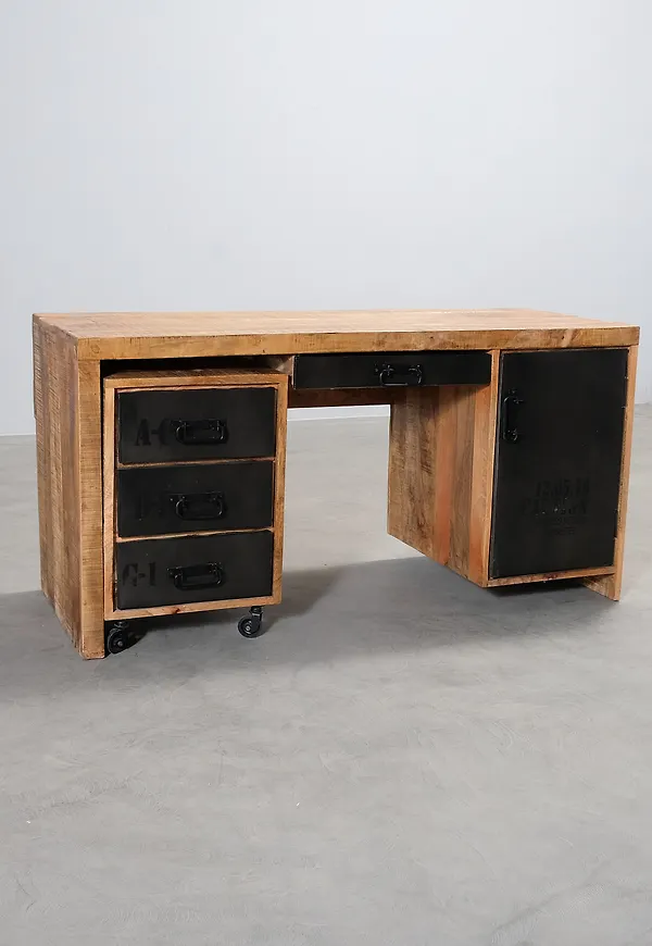 Otroligt fin bord som passar bra vid många olika tillfällen.