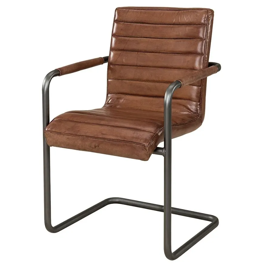 Komfortabel karmstol 2025 från Artwood.