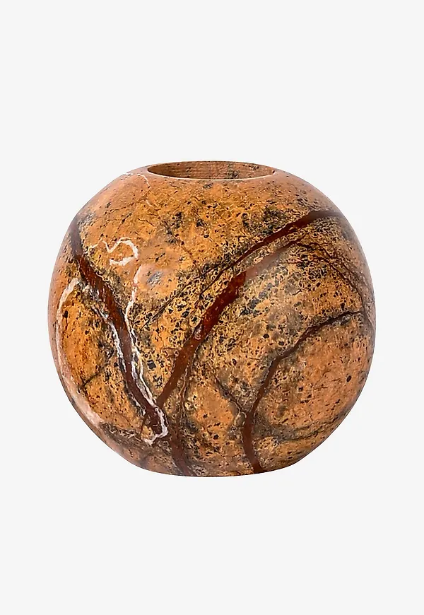 Brun Sagaform-grupp i moderiktig modell.