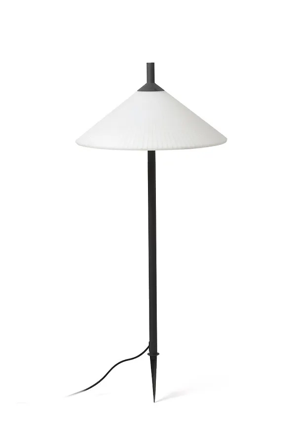 Moderiktig Lampa som passar bra vid många olika tillfällen.
