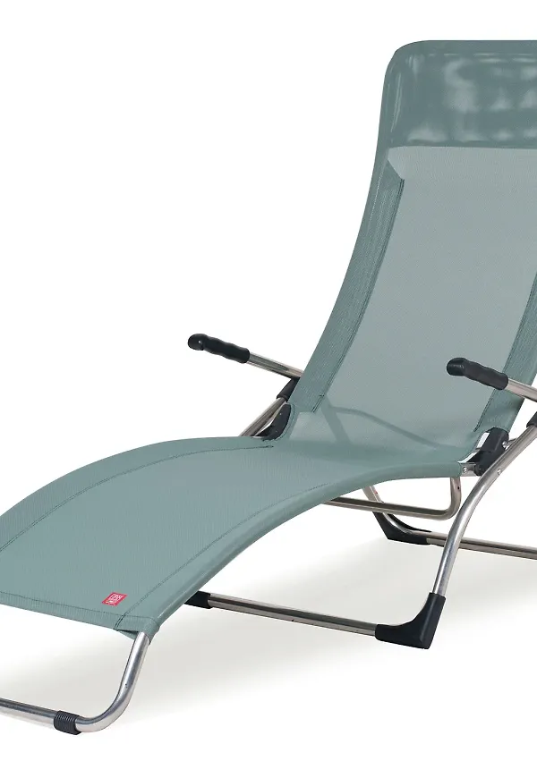 Fantastiskt snygg solsäng i aluminium från Fiam.