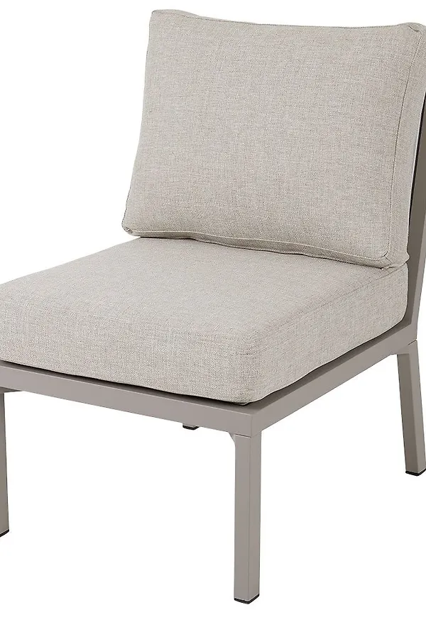 Beige Brafab-aluminiumsoffbord i smickrande modell.