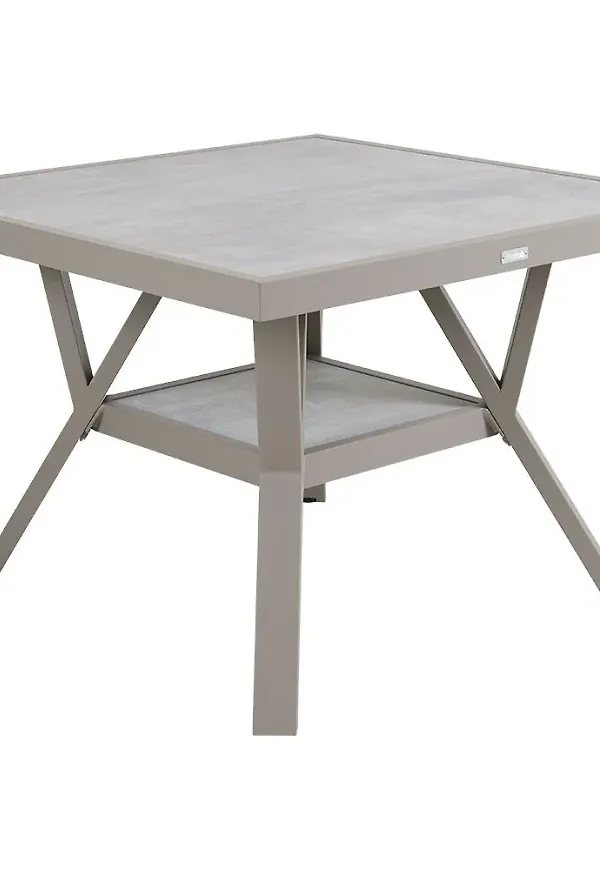 Fantastiskt snygg bord som passar bra vid många olika tillfällen.