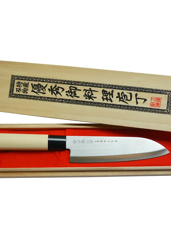 Silverfärgad Satake-kockkniv i riktigt snygg modell.
