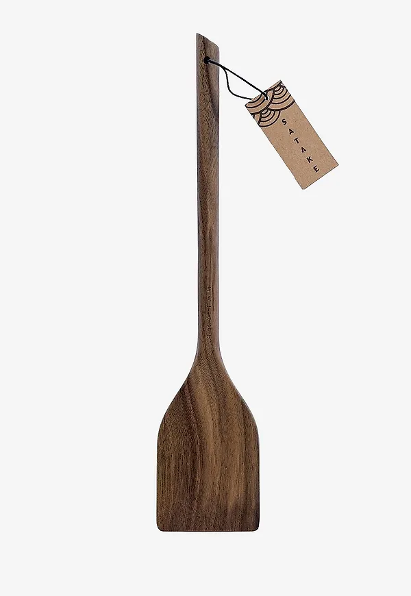 Fantastiskt snygg stekspade i brun färg gjord i valnöt.