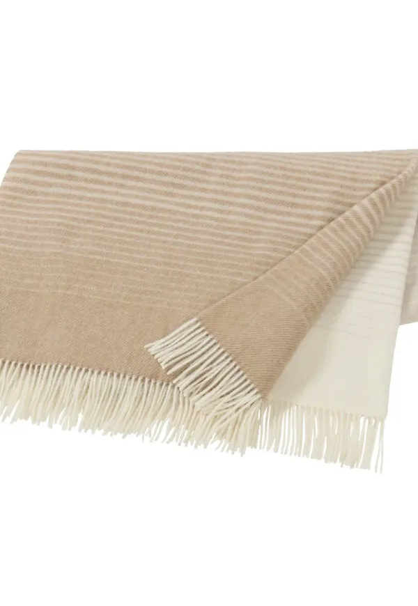 Beige Scandi Living-ullpläd i fantastiskt fin modell.