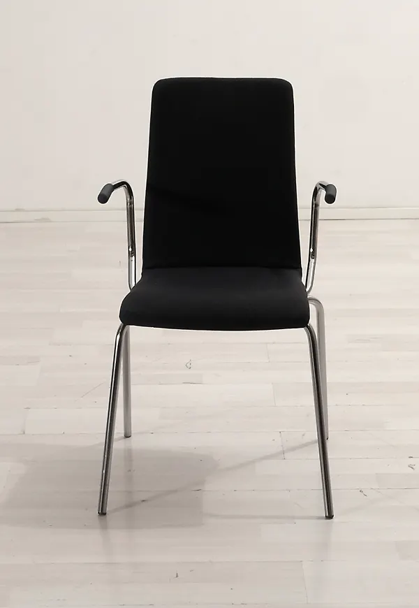 Svart No brand-konferensstol i otroligt fin modell.