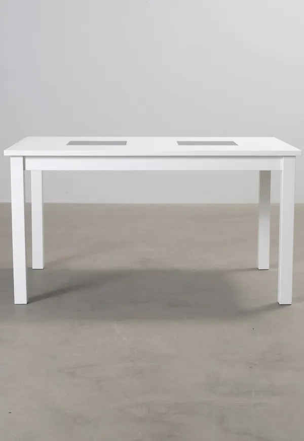 Riktigt snygg bord som passar bra vid många olika tillfällen.