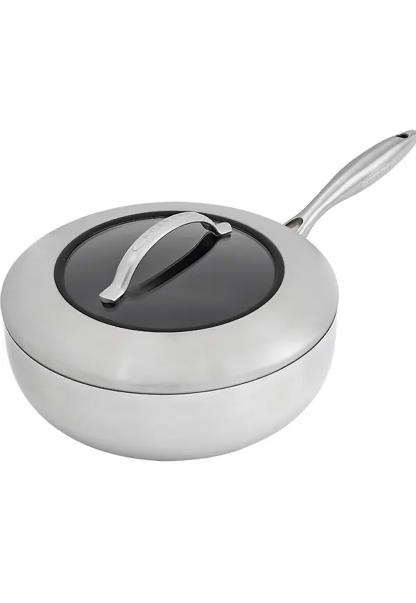 Komfortabel traktörpanna i silverfärgade från Scanpan.
