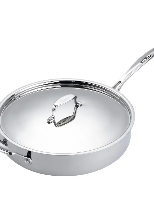 Silverfärgad Scanpan-traktörpanna i stilriktig modell.