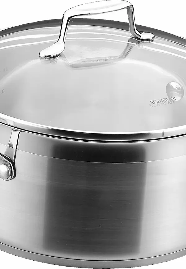 Silverfärgad Scanpan-gryta i superfin modell.