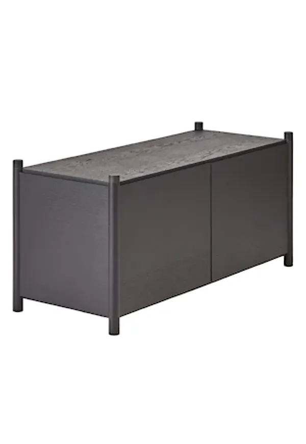 Svart Gejst-ekskåp i söt modell.