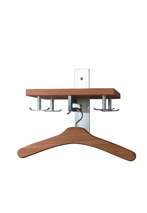 Riktigt snygg hatthylla i ek från Scherlin.