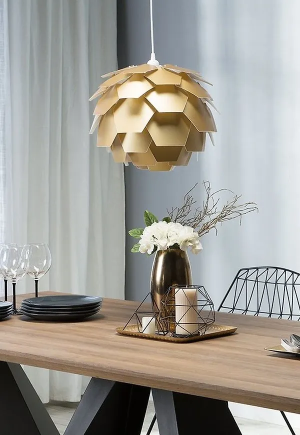 Elegant Lampa som passar bra vid många olika tillfällen.