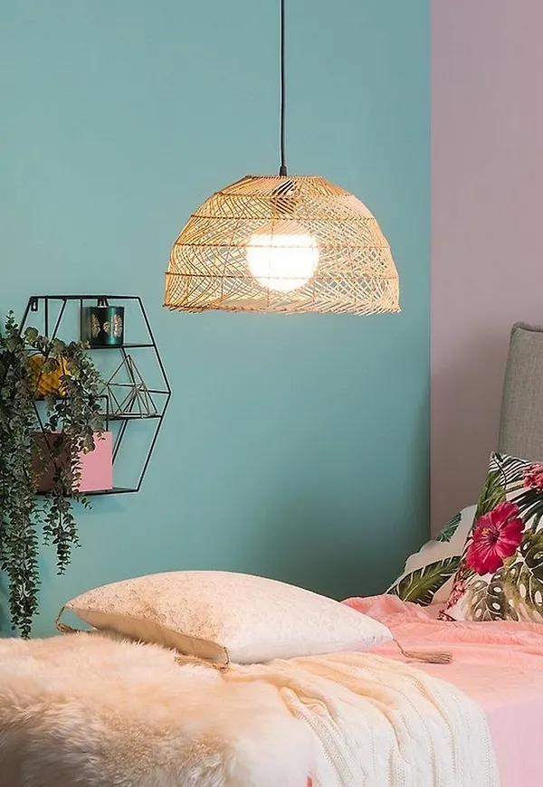Moderiktig Lampa som passar bra vid många olika tillfällen.