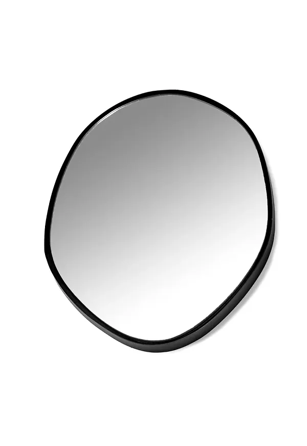 Otroligt fin spegel i svart från Serax.