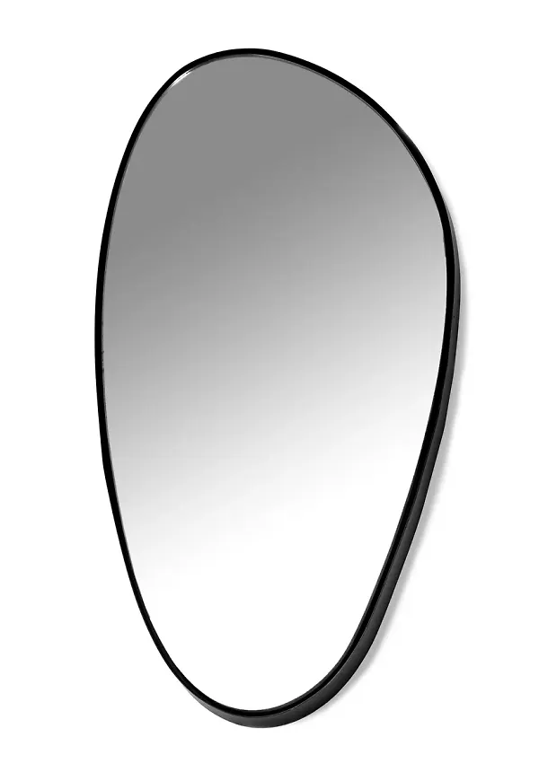 Jättefin spegel i svart från Serax.
