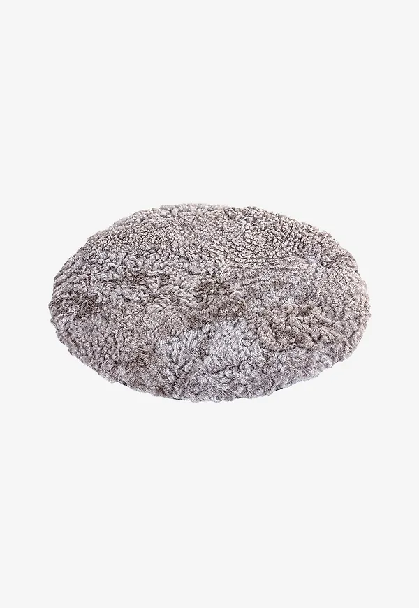 Moderiktig möbel i fårskinn från Shepherd.