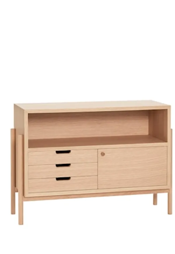 Moderiktig sidobord i ek 2025 från Hübsch.