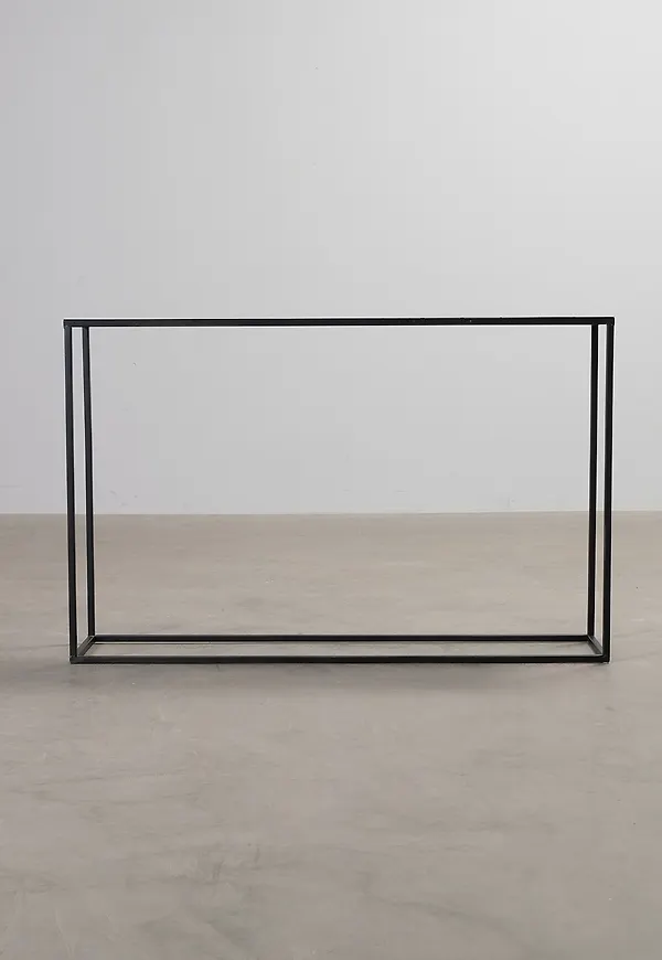 Otroligt snygg svart bord 2025 från No brand.