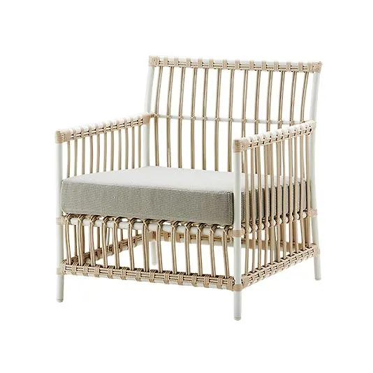 Söt trädgårdsfåtölj i aluminium från Sika Design.