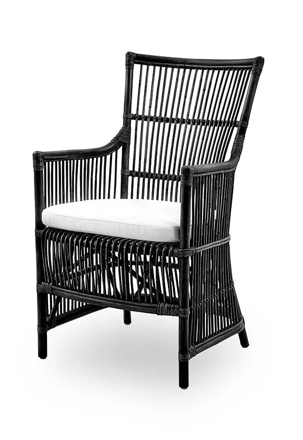 Ikonisk svart karmstol 2025 från Sika Design.