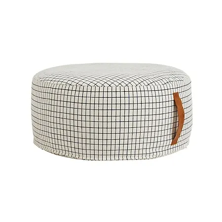 Riktigt snygg vit fåtölj i bomull från OYOY.