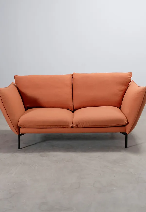 Stilriktig soffa i oranget från Sits.