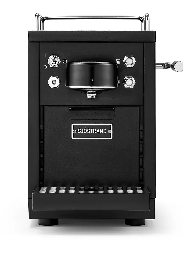 Vacker kaffemaskin i svart från Sjöstrand Coffee.