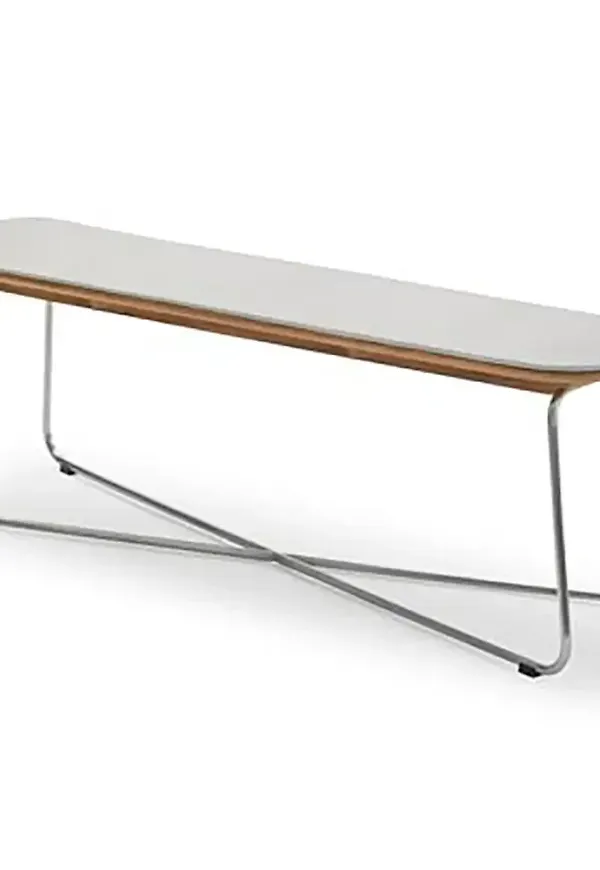 Elegant loungebord 2025 från Skagerak.