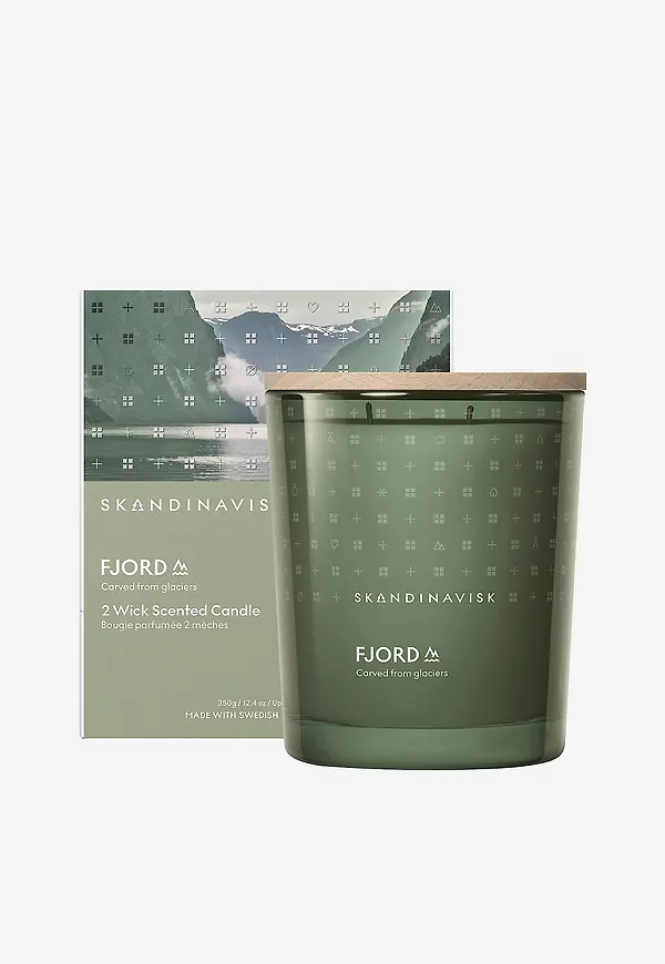 Stilriktig doftljus i grön färg gjord i bomull.