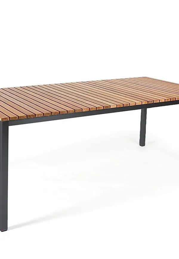 Svart Skargaarden-matmöbel i exklusiv modell.