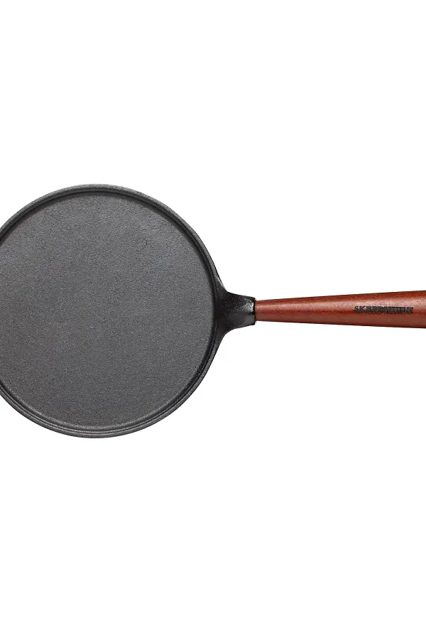 Mysig pannkakspanna i svart från Skeppshult Gjutjärn.