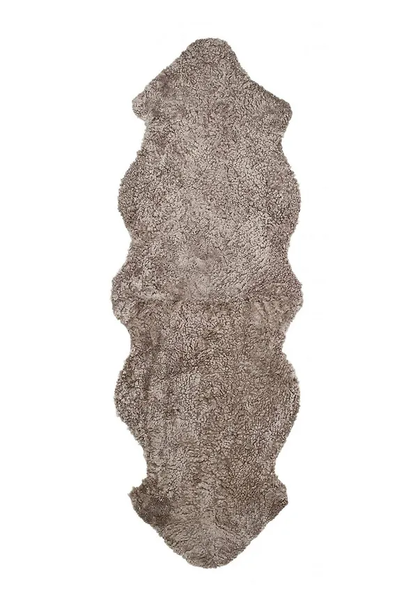 Modern matta i fårskinn från Skinnwille.