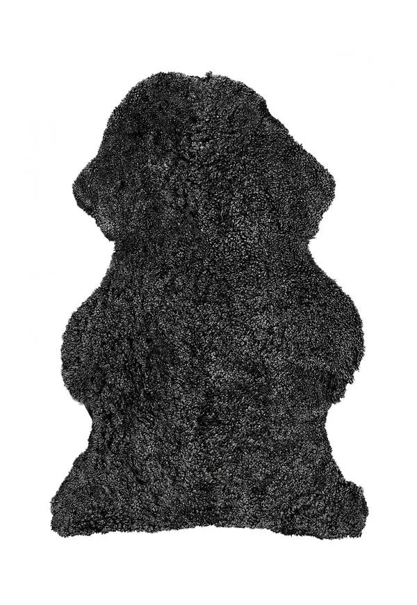 Söt matta i fårskinn från Skinnwille.