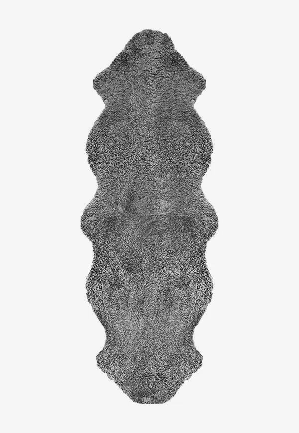 Fin matta i grå färg gjord i fårskinn.