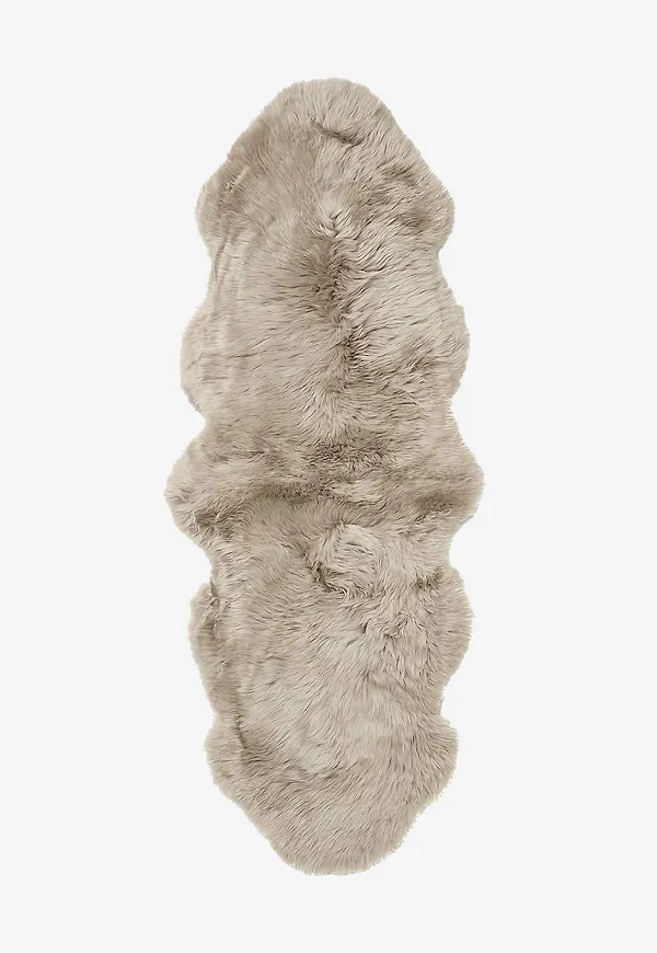 Fantastiskt fin skinnwille matta i beige färg gjord i fårskinn.
